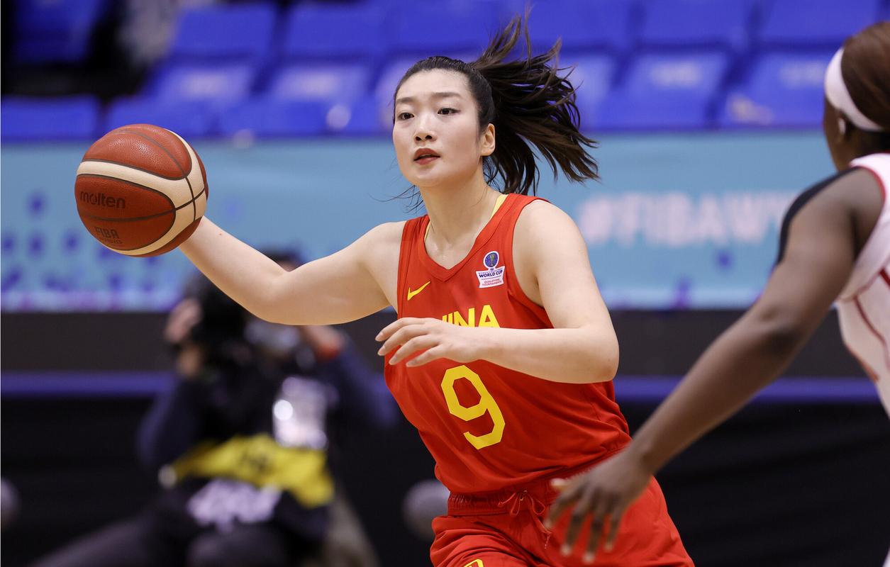 中国女篮比赛视频李梦